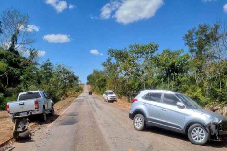 Colisão entre veículos deixa duas pessoas feridas na BR-435