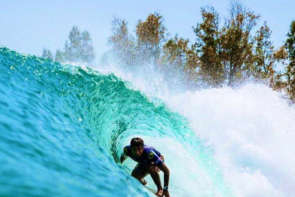 Filipe Toledo supera Medina na final e fatura título do Surf Ranch Pro