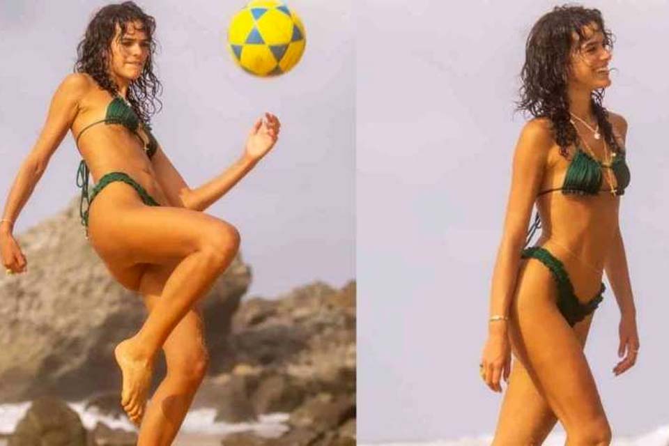 Bruna Marquezine surge jogando bola em praia de Noronha: 'sou a mais nova promessa'