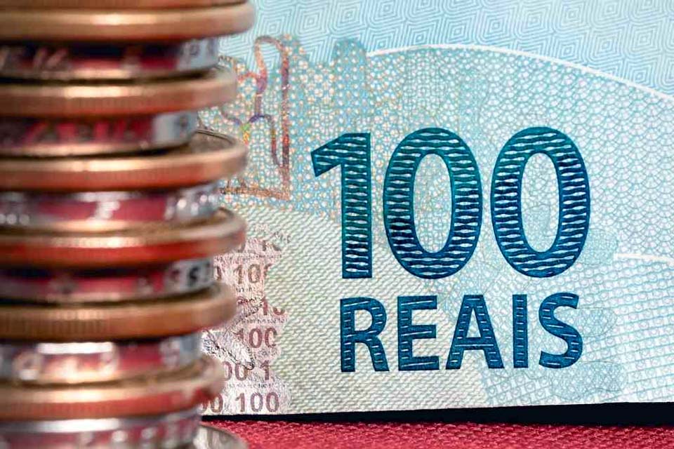 Relator do Orçamento fixa salário mínimo de R$ 1.210 em 2022