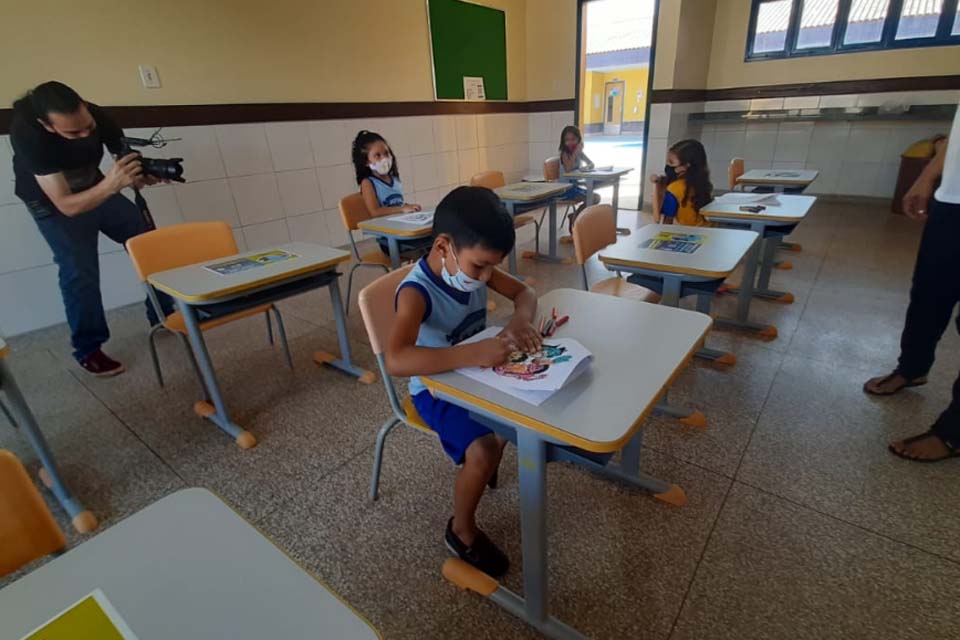 Professores e alunos da Rede Municipa de Ensino simulam volta às aulas em Porto Velho