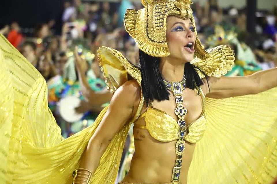 FOTOS - Paolla Oliveira, Luísa Sonza, Pocah e outros famosas brilham no desfile da Grande Rio