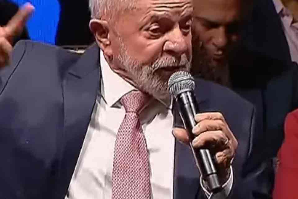 Lula diz que prefeitos vão pedir sua permanência: “Lulinha, fica!”