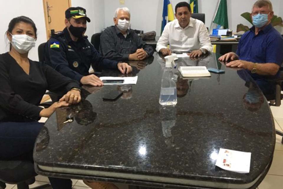 Prefeito se reúne com governo do estado para cobrar por asfalto do Bairro Cidade Alta