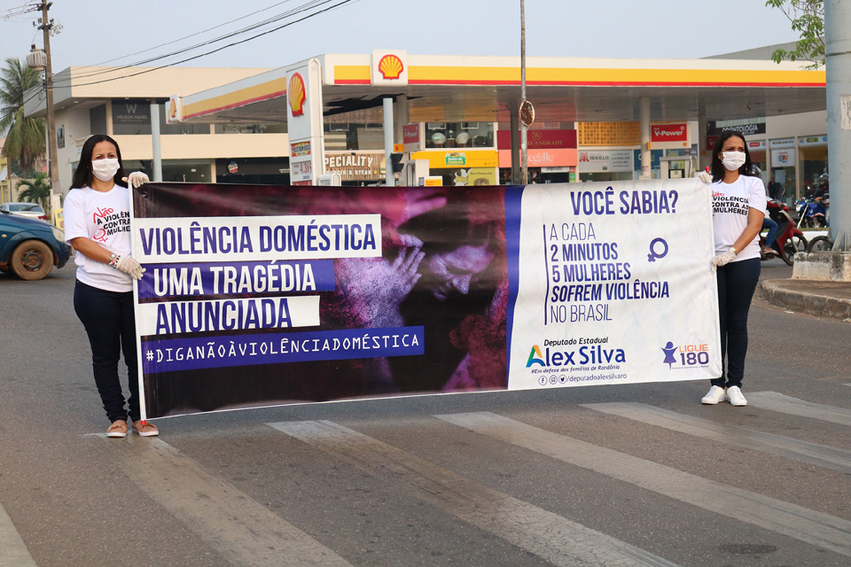 Deputado Alex Silva promove pit stop de conscientização contra a violência doméstica na capital