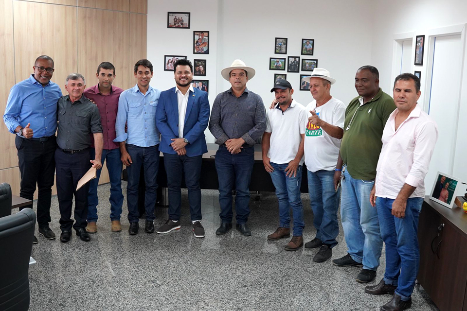  Deputado Marcelo Cruz firma compromisso para construção de Camelódromo em Buritis