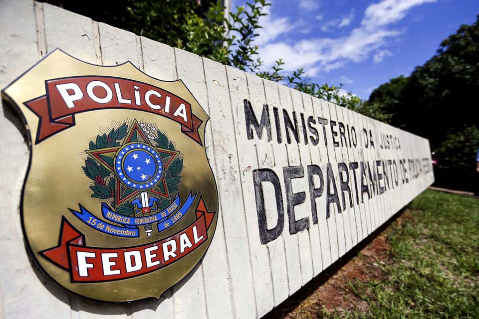 Polícia Federal apreende cerca de 2,5 toneladas de cocaína 