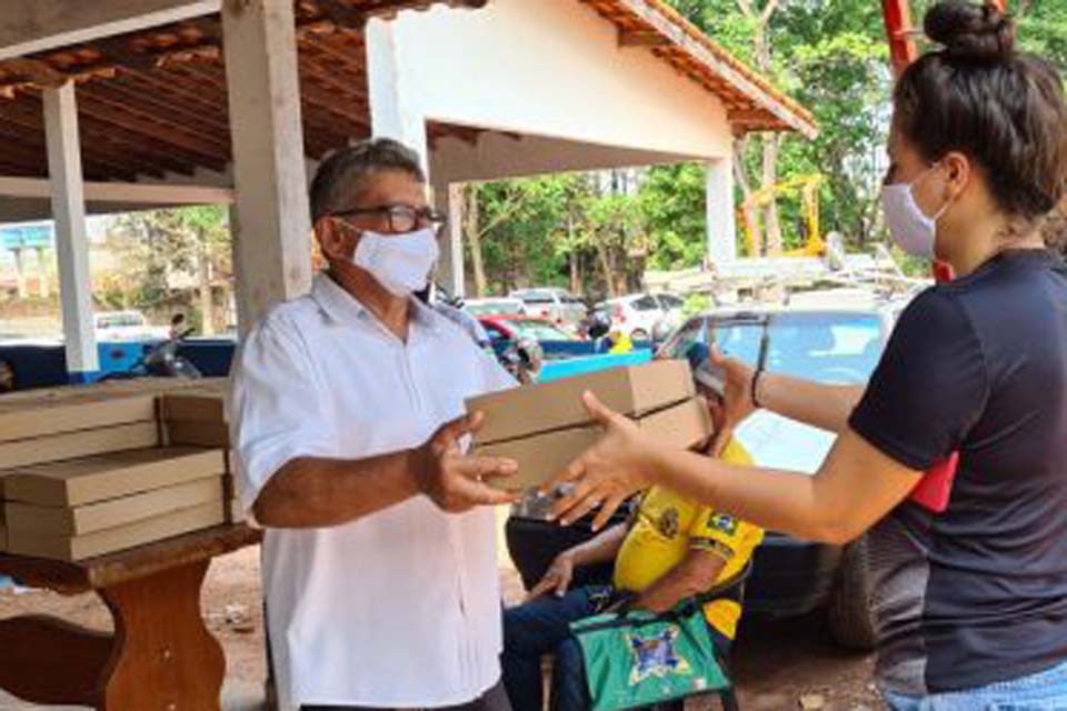 Moradores de Rolim de Moura degustam tambaqui assado e ao mesmo tempo ajudam Hospital do Câncer