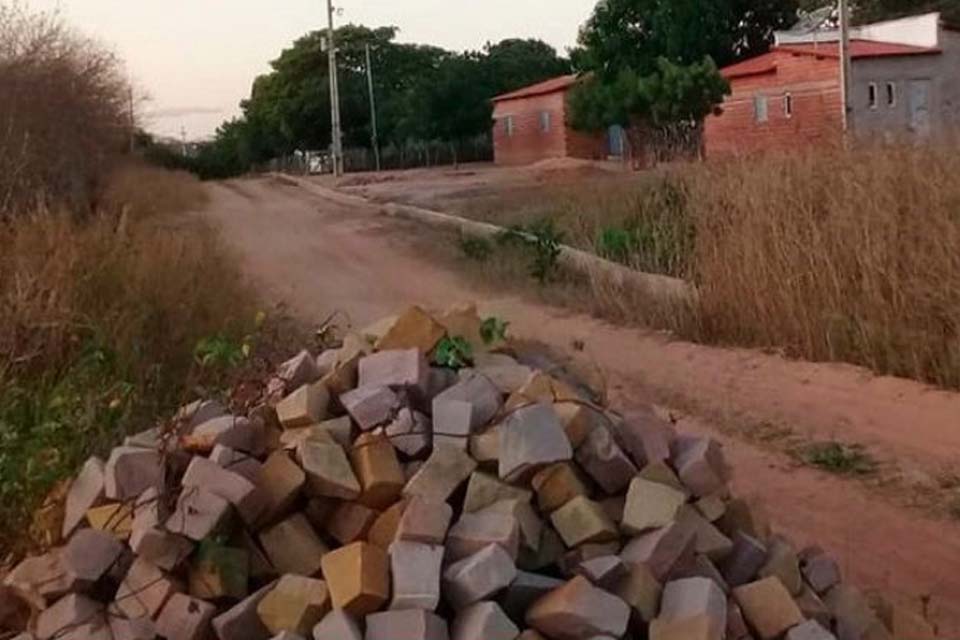 Comunidades Malhada Alta, Brejo e Coqueiro serão beneficiadas com calçamento 