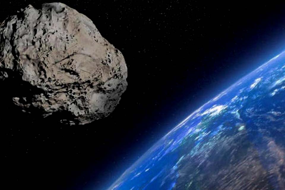 Asteroide do tamanho de ônibus escolar passa 'perto' da Terra