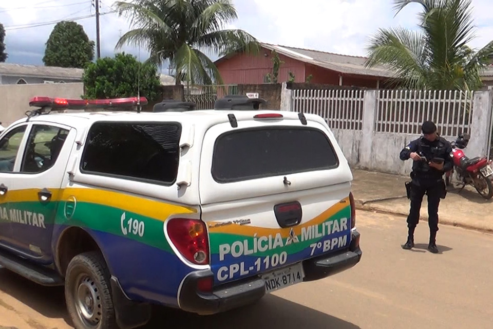 Filho mata o pai a facadas no Bairro Rota do Sol em Ariquemes