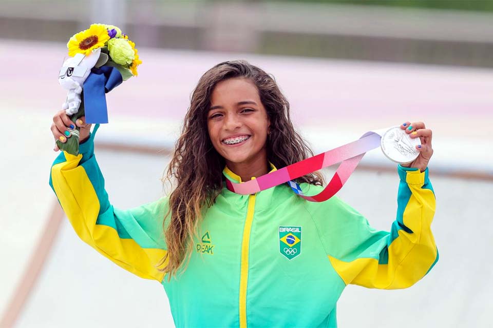 Rayssa Leal, a Fadinha, fatura prata no skate street em Tóquio 2020