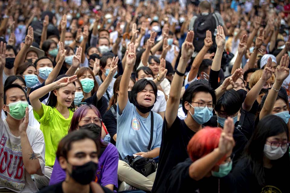 Tailândia decreta estado de emergência em Bangcok após dias de protestos contra o governo