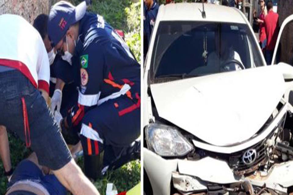  Mulher é arremessada por vários metros após colisão entre carro e moto