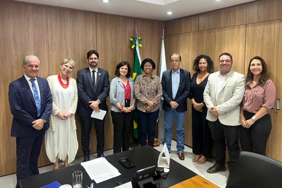 Sílvia Cristina discute com ministra da Saúde a expansão do tratamento do câncer em Rondônia