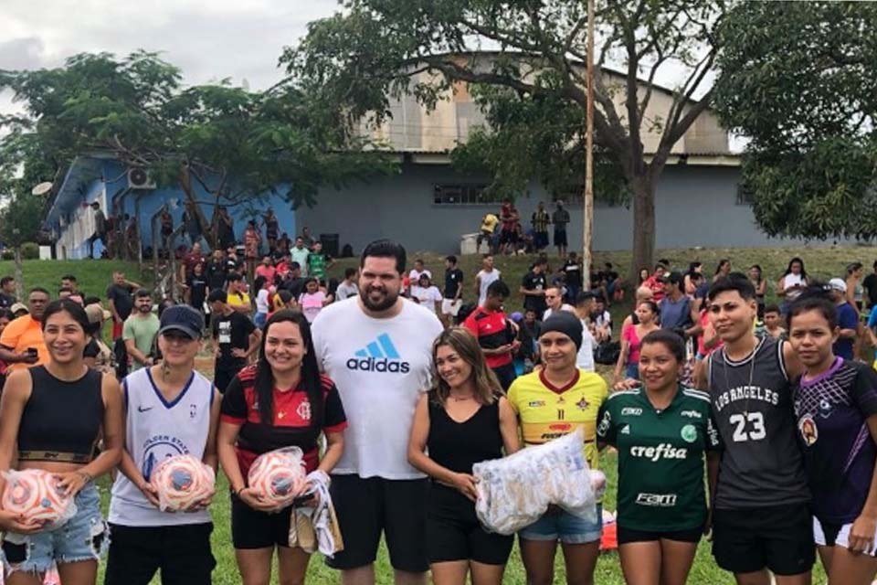 Deputado Jean Oliveira prestigia entrega kits esportivos para times em Porto Velho