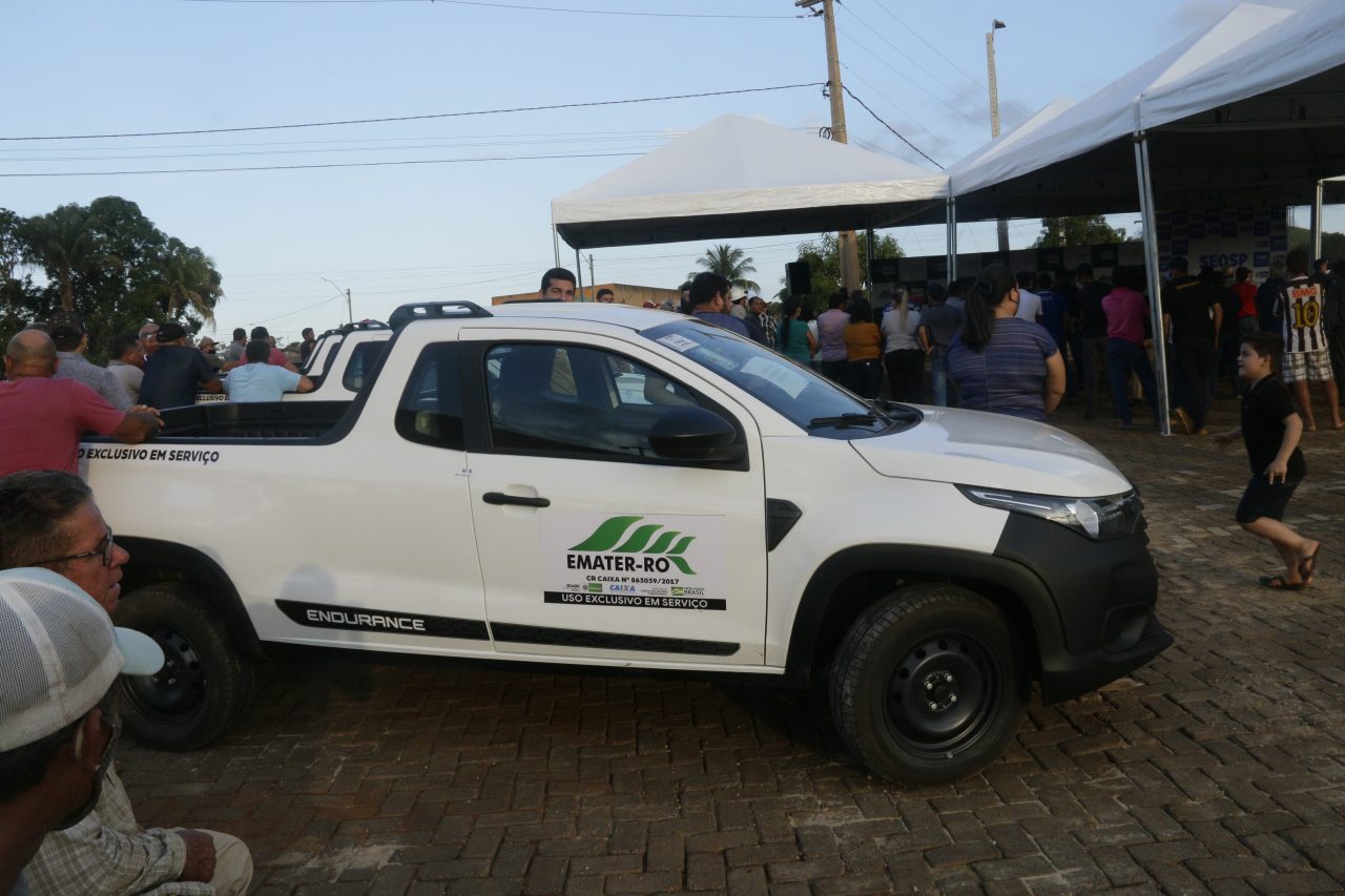 Governo do Estado entrega veículos para reforçar assistência técnica e extensão rural de distritos de Porto Velho