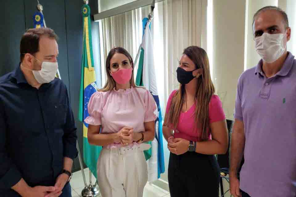 Deputado Alex Redano acompanha Mariana Carvalho e Alan Queiroz em encontro com prefeita de Ariquemes