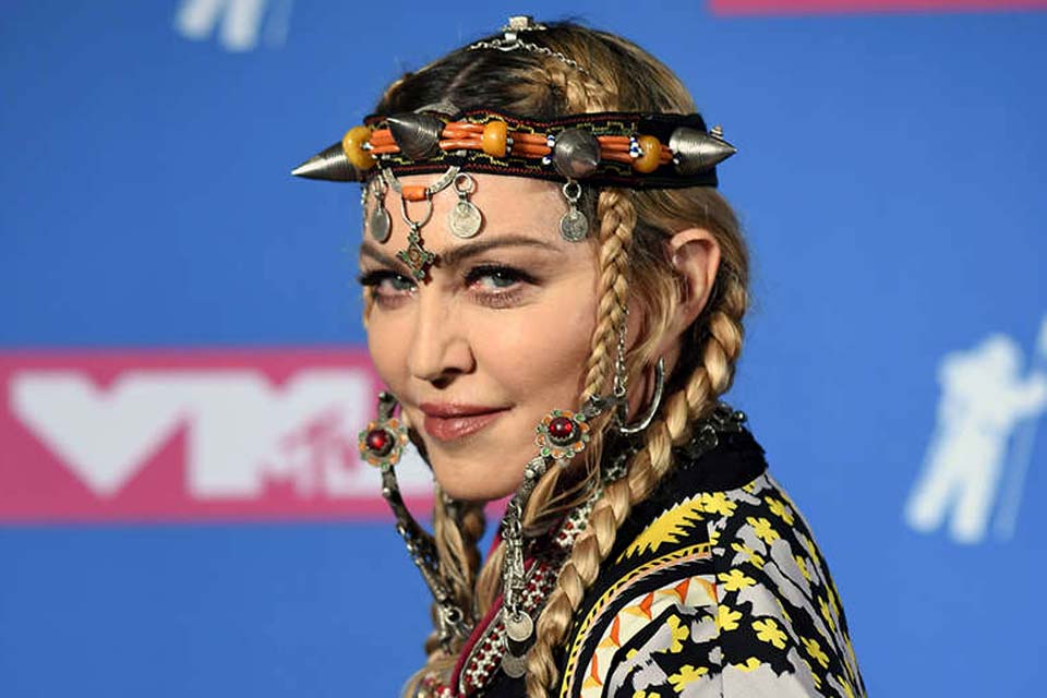 Madonna marca 90 anos do pai com postagem nostálgica nas redes sociais