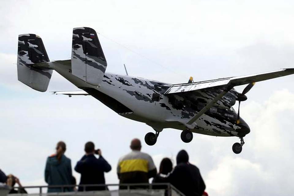 Avião russo com cerca de 17 pessoas a bordo desaparece na Sibéria