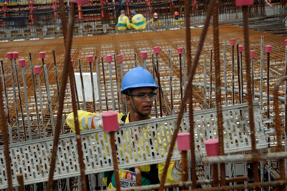 Conselho do FGTS aprova uso de R$ 326 bilhões para obras até 2025