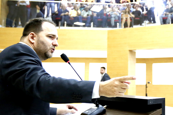 Deputado Alex Redano assume vice-liderança do governo na Assembleia Legislativa e diz que Casa não pensa em impeachment