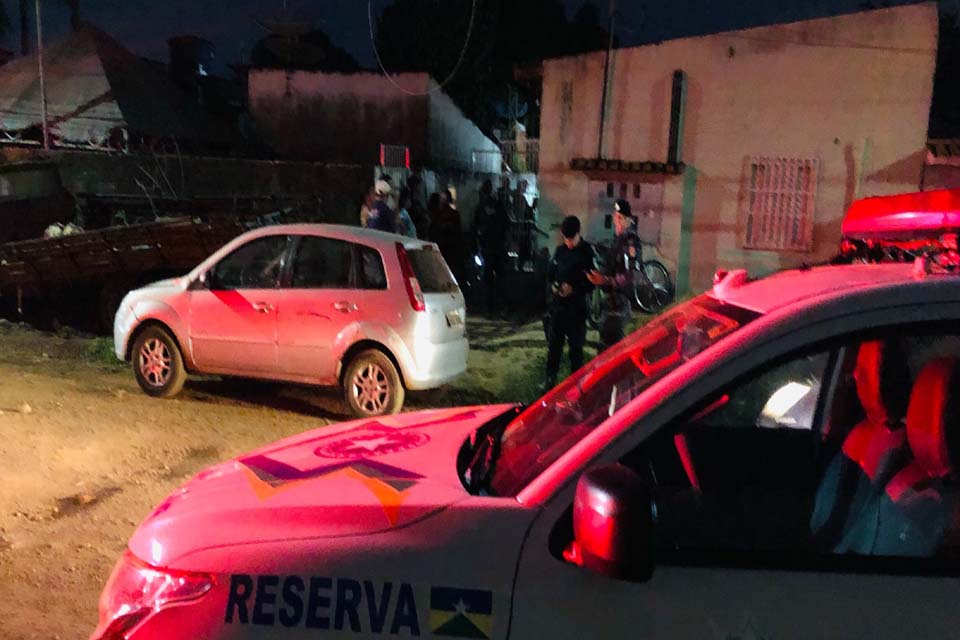 Homem é executado com vários tiros em vila de apartamentos na zona sul