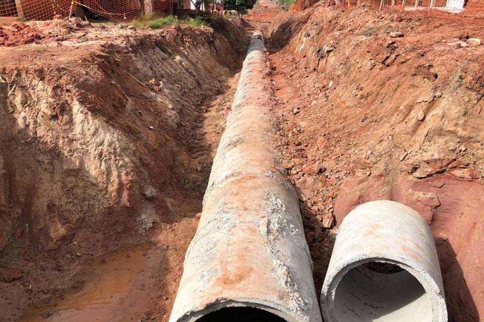 Obras de drenagem da prefeitura beneficiam bairro Vista Alegre 