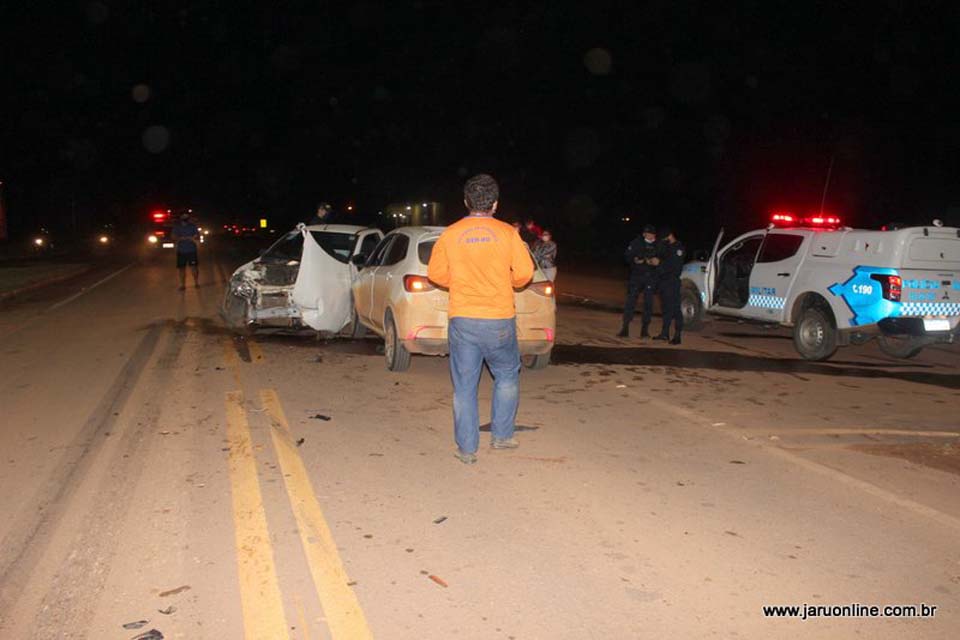  Acidente envolve três veículos no trevo do Savana Park em Jaru