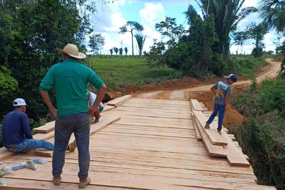 Prefeitura de Porto Velho recupera ponte da Linha 8 em União Bandeirantes