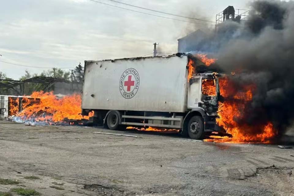 Comboio da Cruz Vermelha é atacado na Ucrânia e três morrem