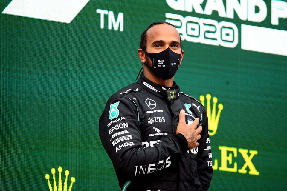 Hamilton chega a acordo com a Mercedes para temporada de 2021 na F1