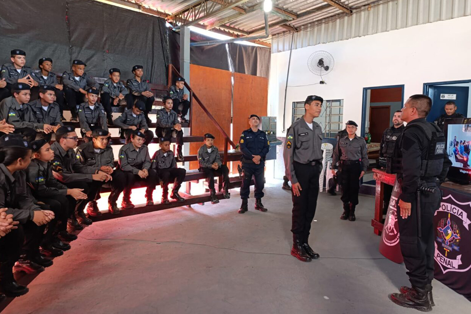 Policiais mirins de Ji-Paraná participam de palestra do projeto educativo da Sejus