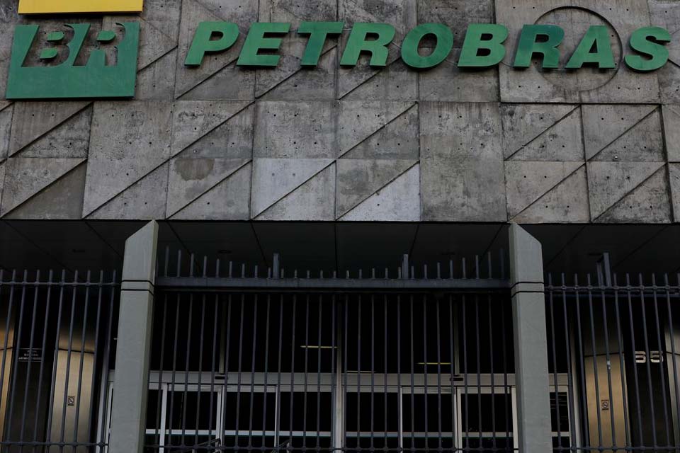 Petrobras Jovem Aprendiz tem 734 vagas em 14 estados e DF