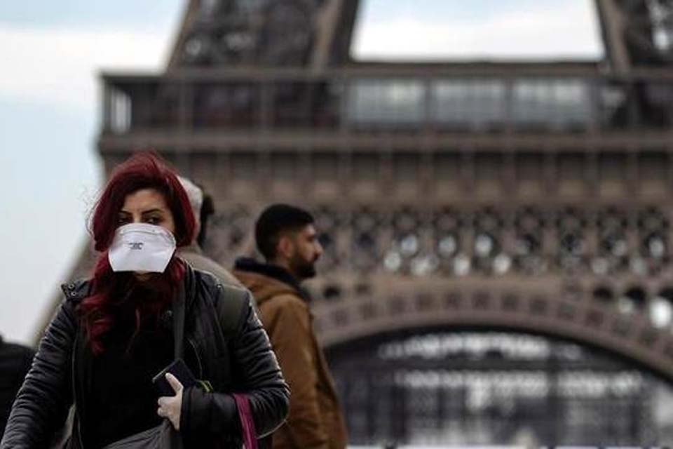 Casos de covid-19 na França atingem recorde e mortes aumentam