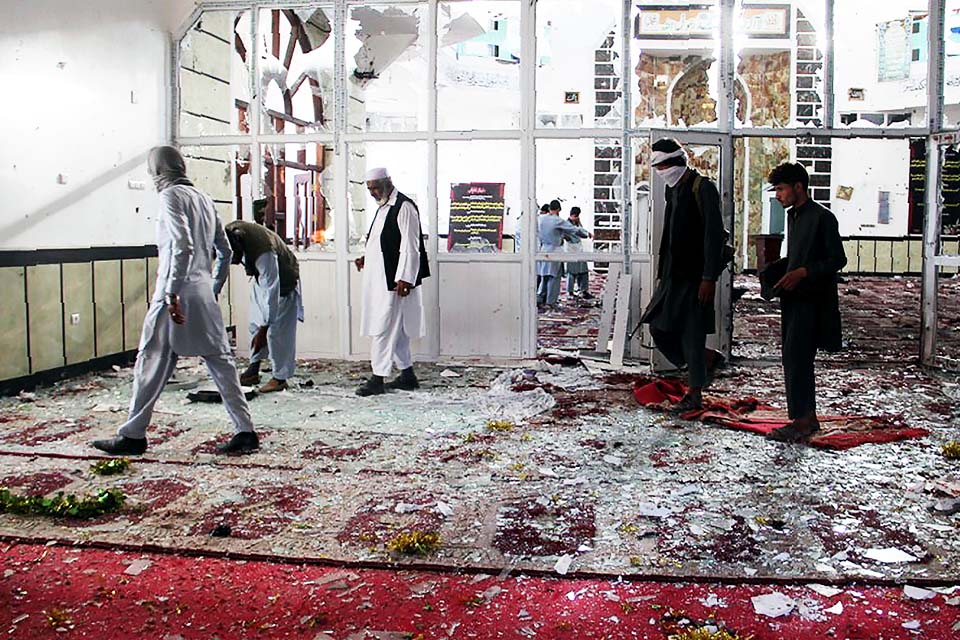 Atentado em mesquita deixa 62 mortos no Afeganistão
