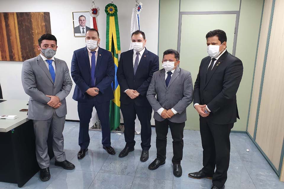 Deputados Alex Redano e Jair Montes compartilham experiência de investigação com a CPI da Amazonas Energia