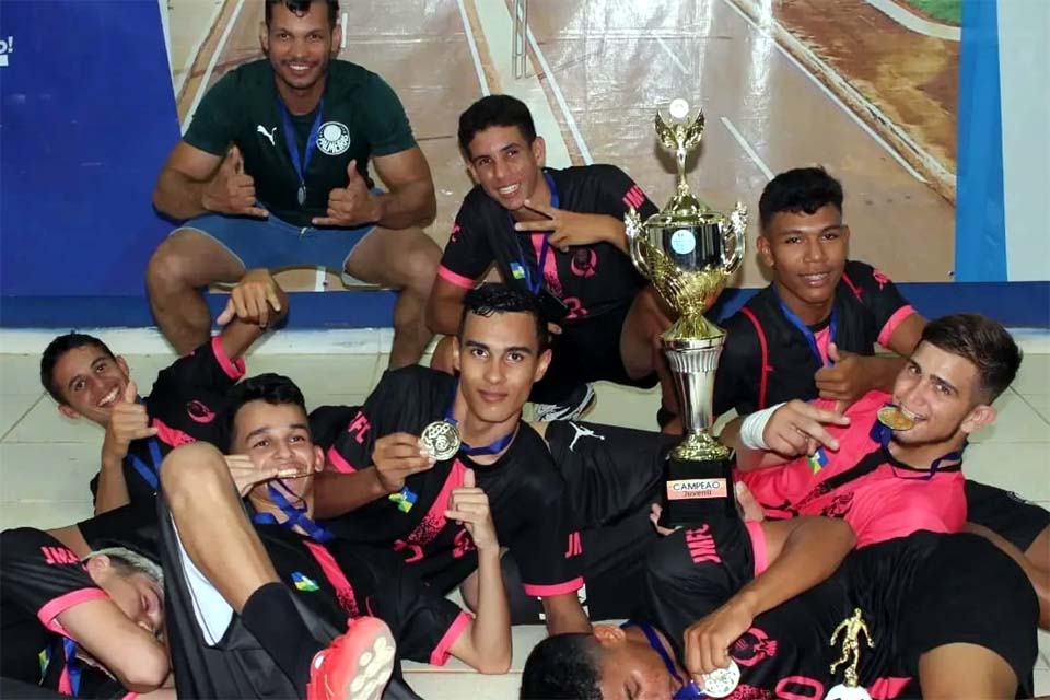 Cooped é campeã Sub-14 e JMFC Sub-17 da Taça de Futsal de Base de Jaru