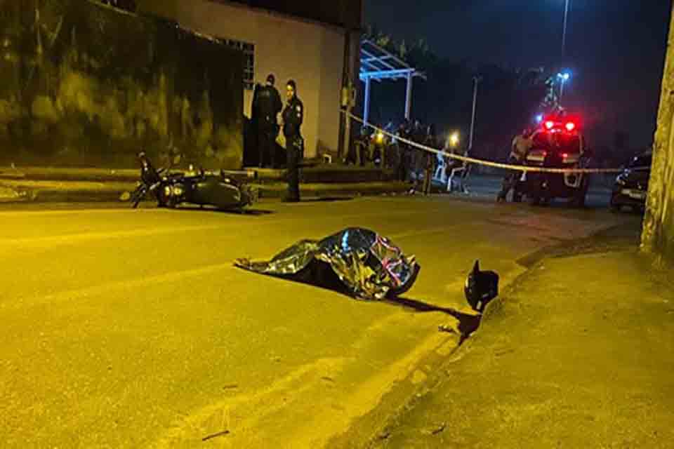 Motociclista morre após ser alvejado com dois tiros pelas costas