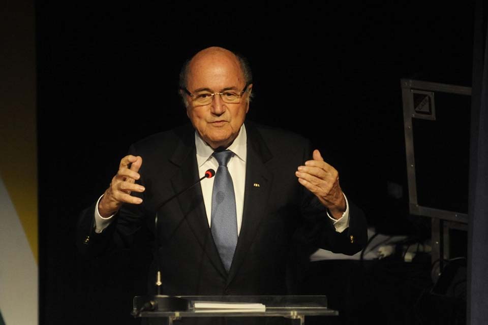 Blatter diz que pagamento de Platini foi 