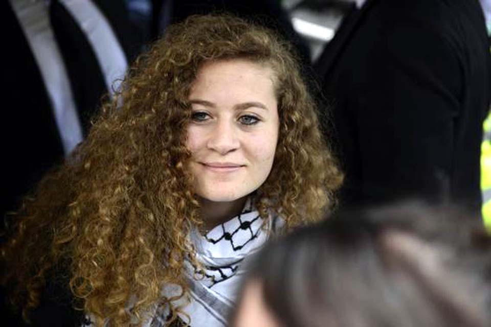 Família de Ahed Tamimi,  ativista palestina presa, nega acusação contra ela