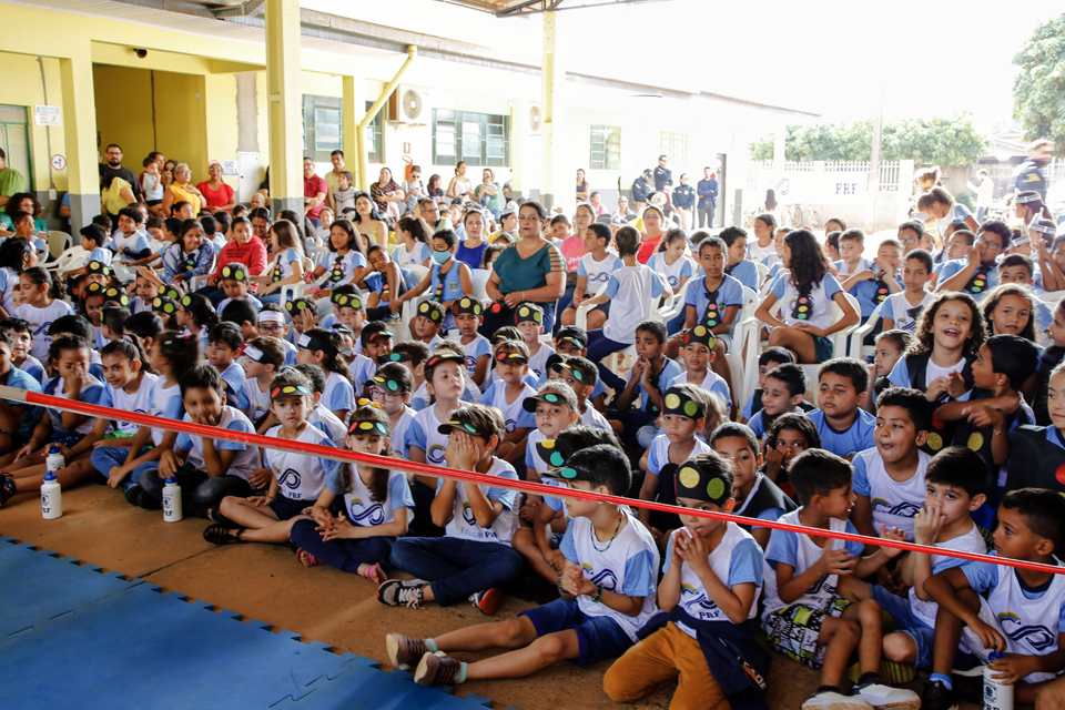 Projeto Educar PRF mobiliza pais e alunos da Escola Hermógenes em Vilhena pela conscientização no trânsito