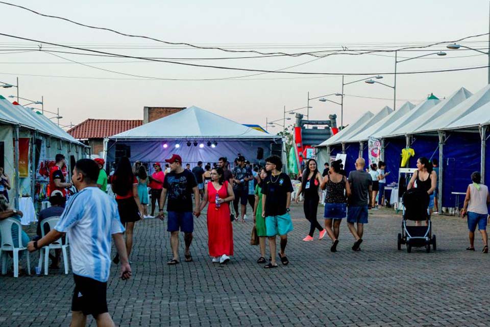 Feira do Jovem Empreendedor é realizada no Espaço Alternativo com exposições de produtos