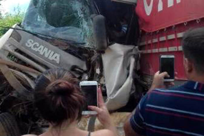 Motorista de Vilhena morre ao bater na traseira de caminhão na BR 364
