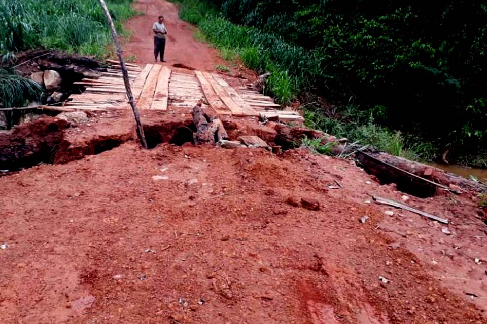 Sitiantes denunciam ponte prestes a desabar na área rural; secretário de Obras não se manifesta