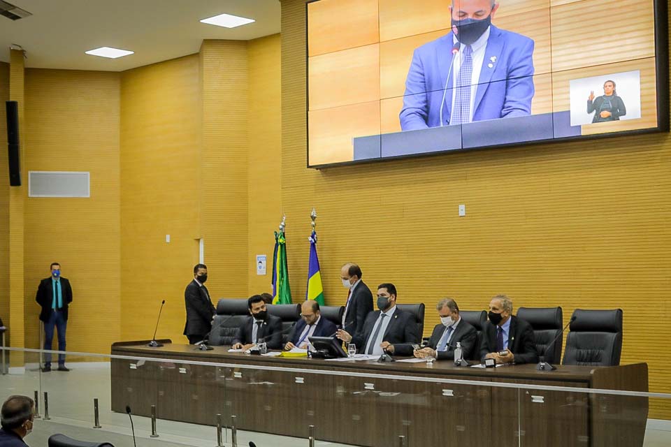 Parlamentares aprovam matérias do Poder Executivo durante sessão ordinária na Assembleia Legislativa