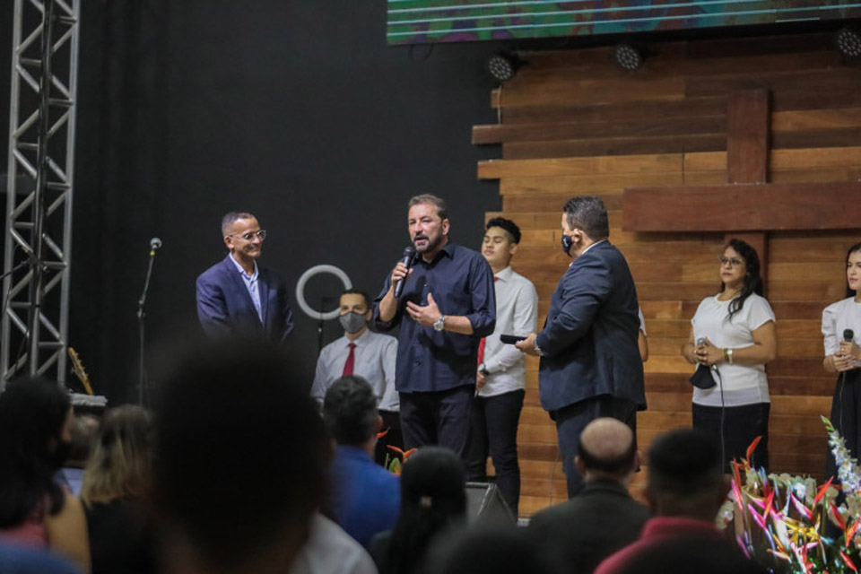 Prefeito Hildon Chaves recebe homenagem da Igreja do Evangelho Quadrangular em Rondônia