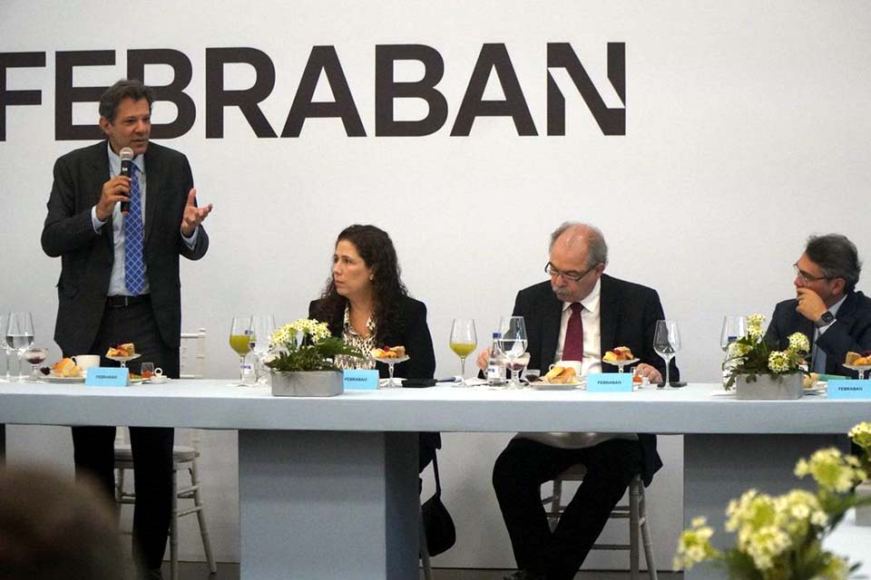 “É uma vergonha o que está acontecendo no Carf”, diz Haddad