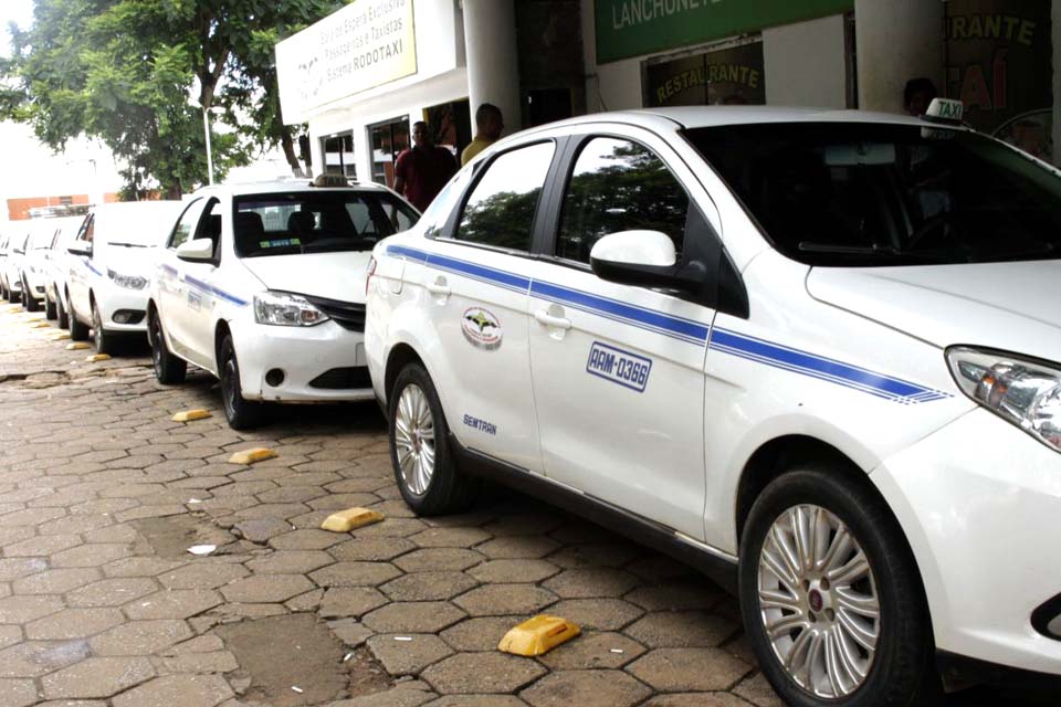 Taxistas autorizados têm 45 dias para legalizar na Agero o transporte alternativo entre cidades de Rondônia