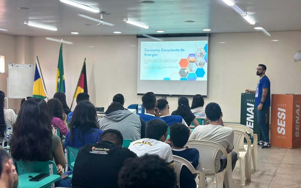 Estudantes são incentivados ao uso consciente e eficiente de energia elétrica